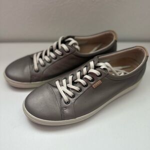 ECCO women’s metallic leather sneaker